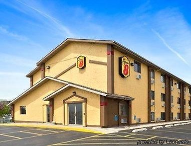 Super 8 By Wyndham Cedar Rapids Exterior foto
