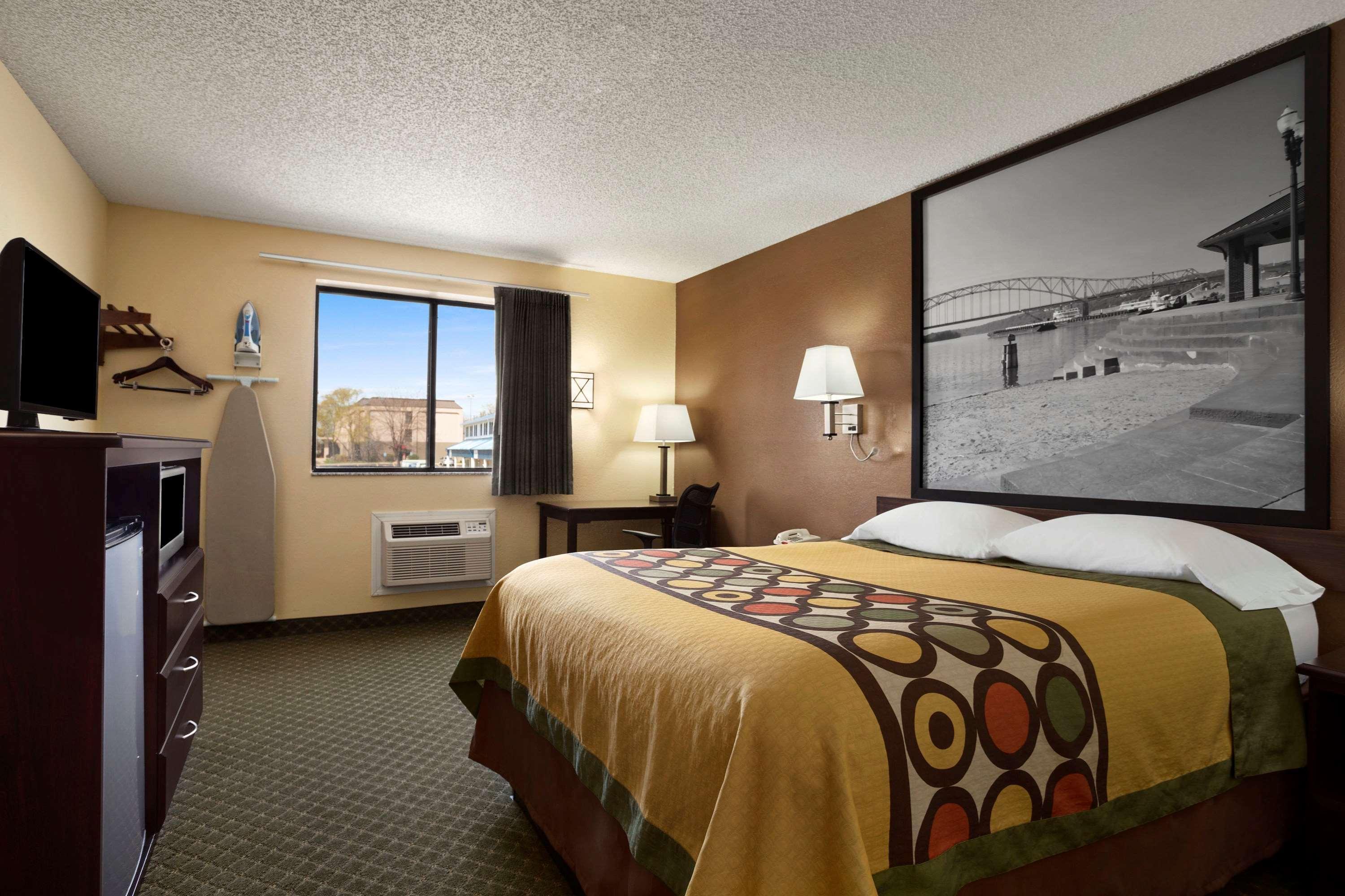 Super 8 By Wyndham Cedar Rapids Exterior foto
