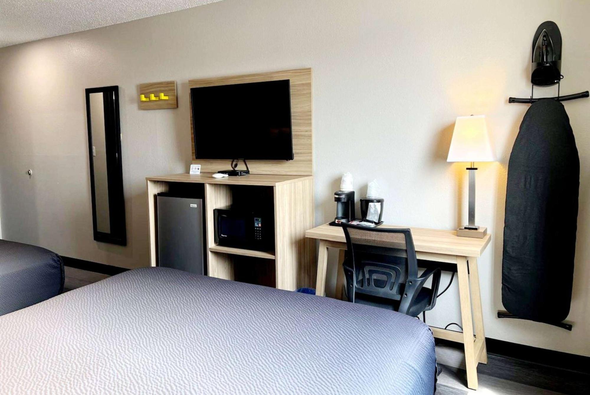 Super 8 By Wyndham Cedar Rapids Exterior foto