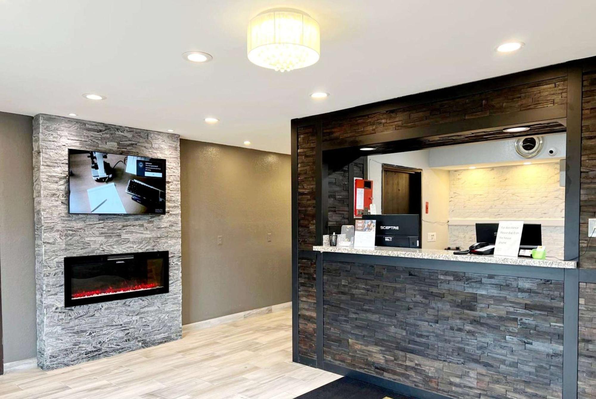 Super 8 By Wyndham Cedar Rapids Exterior foto