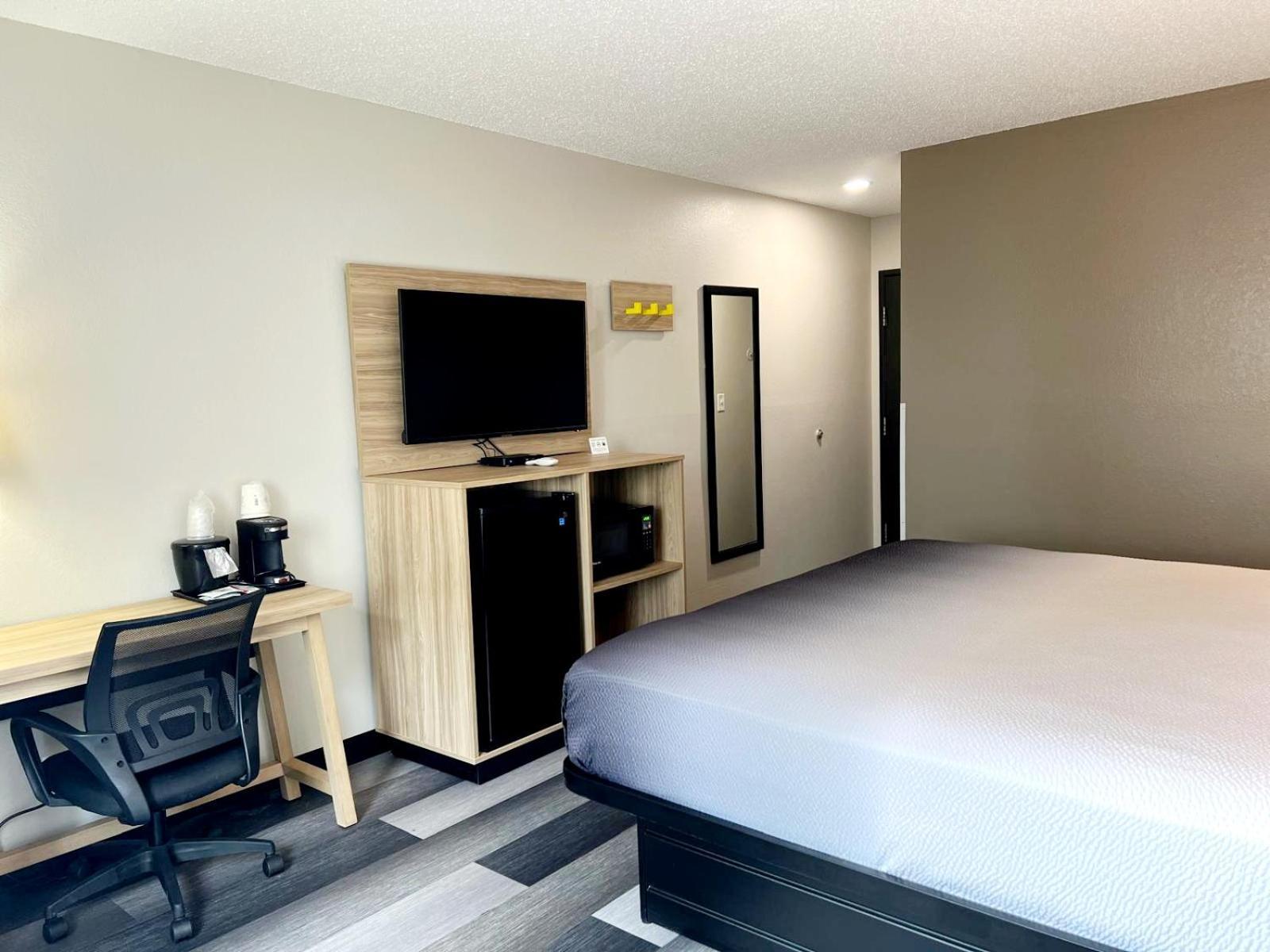Super 8 By Wyndham Cedar Rapids Exterior foto