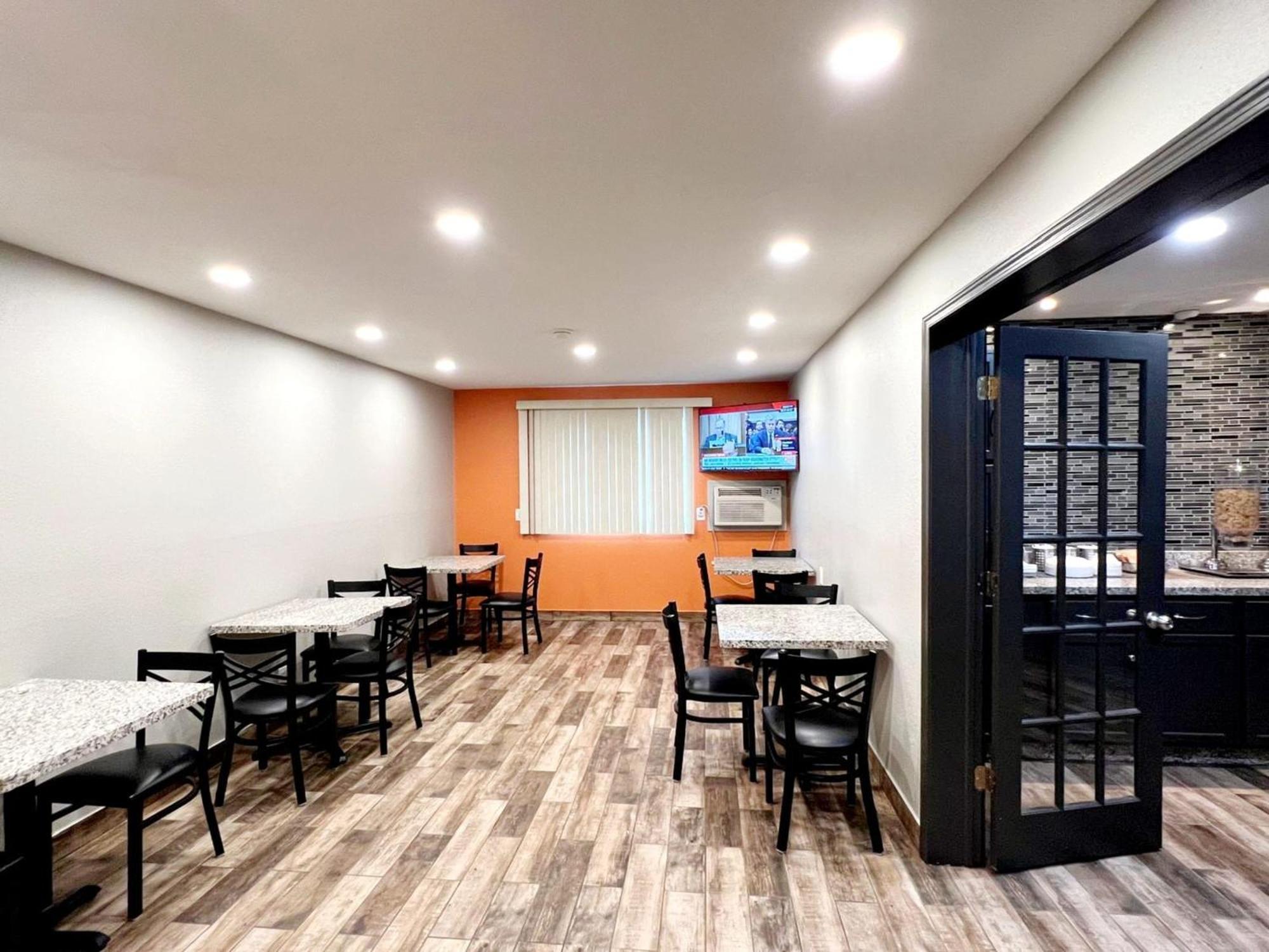 Super 8 By Wyndham Cedar Rapids Exterior foto