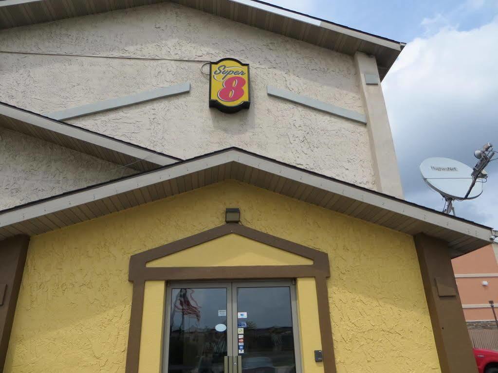 Super 8 By Wyndham Cedar Rapids Exterior foto