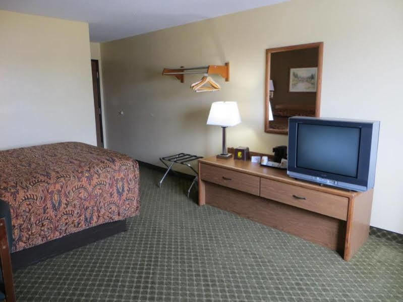 Super 8 By Wyndham Cedar Rapids Exterior foto