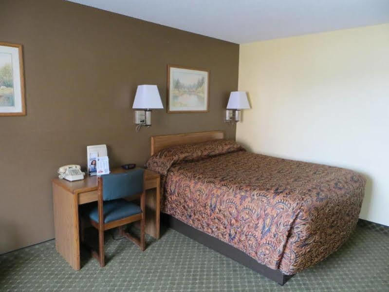 Super 8 By Wyndham Cedar Rapids Exterior foto
