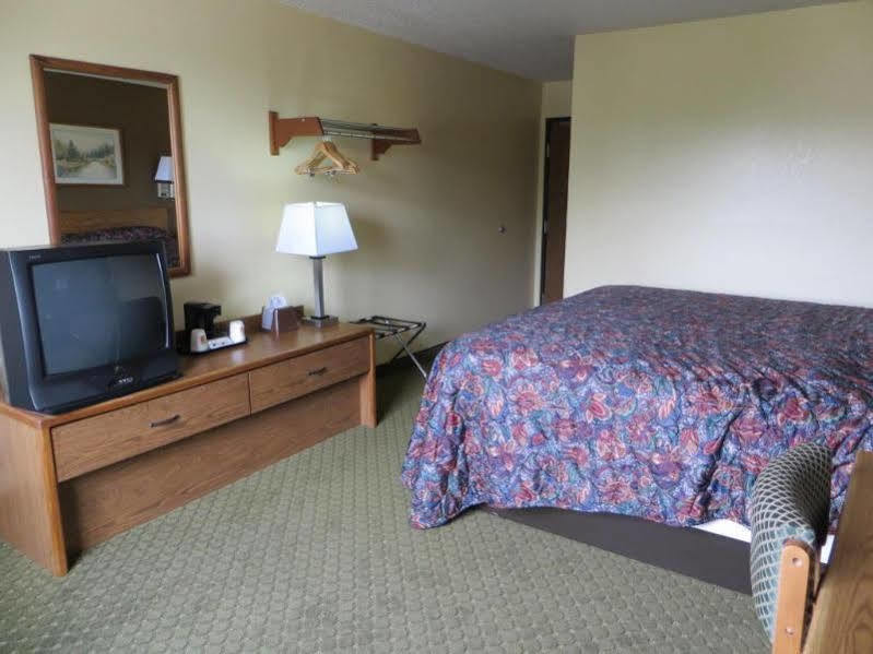 Super 8 By Wyndham Cedar Rapids Exterior foto
